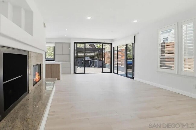 Building Photo - 561 Bayona Loop