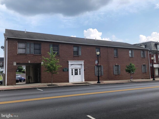 Building Photo - 358 Main St