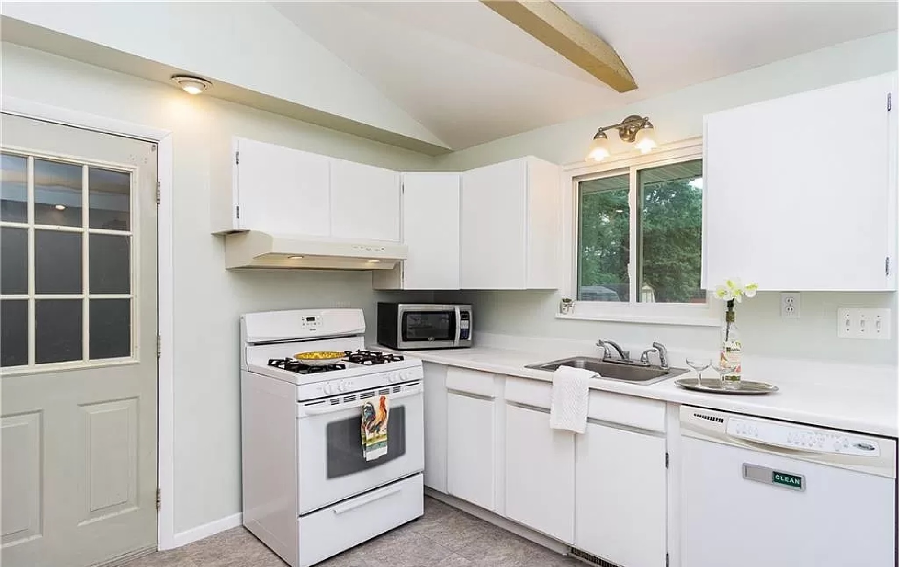 Kitchen 1 - 1286 Laurel Dr