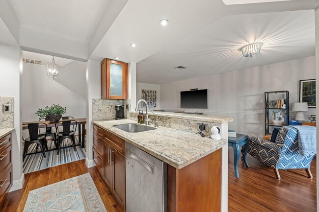 Building Photo - 5250 Sapphire Valley