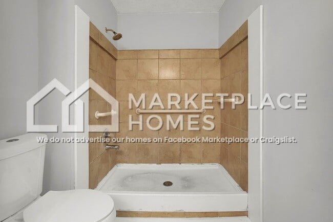 Building Photo - 8513 English Oak Loop