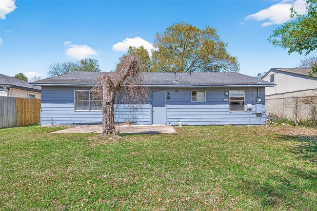 Building Photo - 3927 Prudence Dr