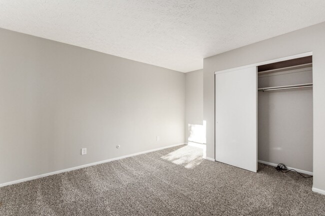 Building Photo - 7609 Seasons Dr