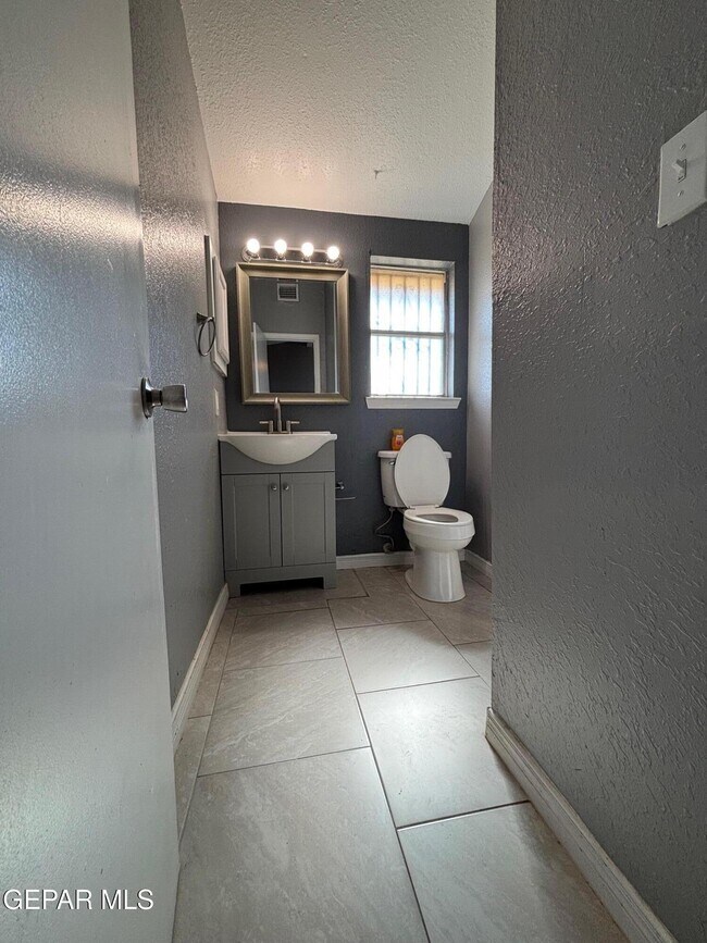 Building Photo - 10930 Delafield Dr