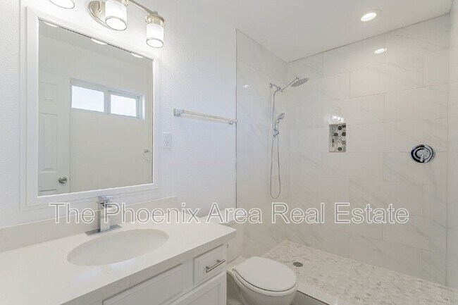Building Photo - 8532 E Chaparral Rd