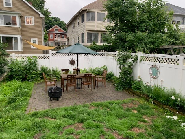 Building Photo - 84 North St