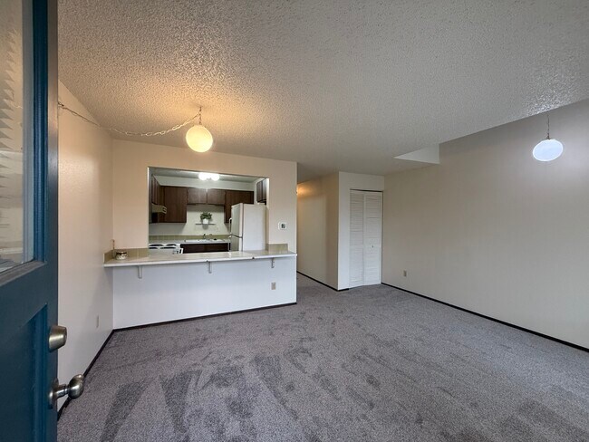 Building Photo - 494 N Colorado Ave