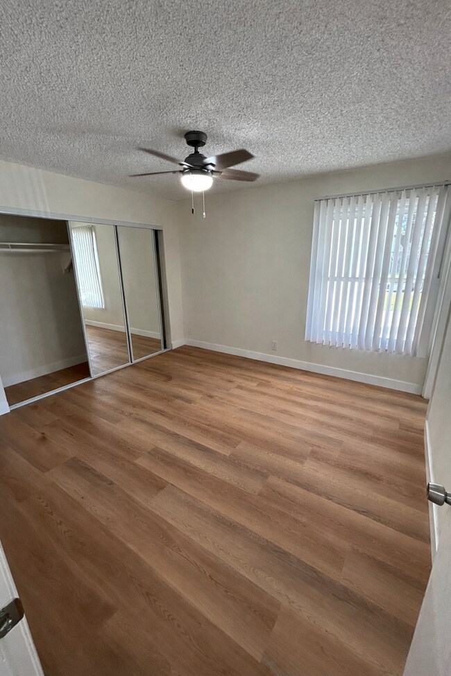 Building Photo - Spacious 4-Bed, 2-Bath Home with a Large Backyard in Prime West Hills!