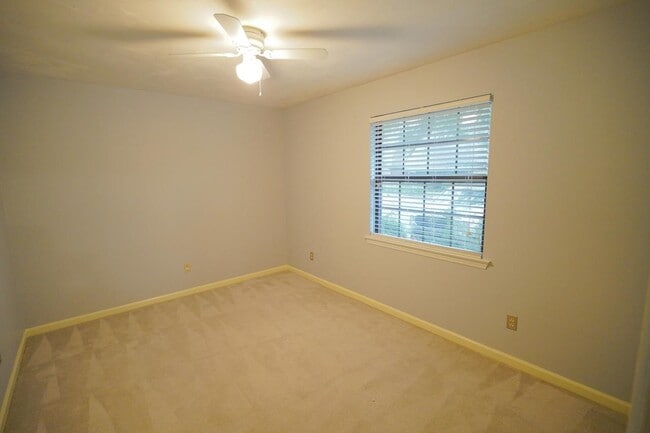 Building Photo - 4424 Stratfordshire Ct