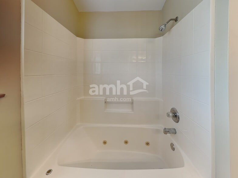 Building Photo - 2816 Bloomfield Dr