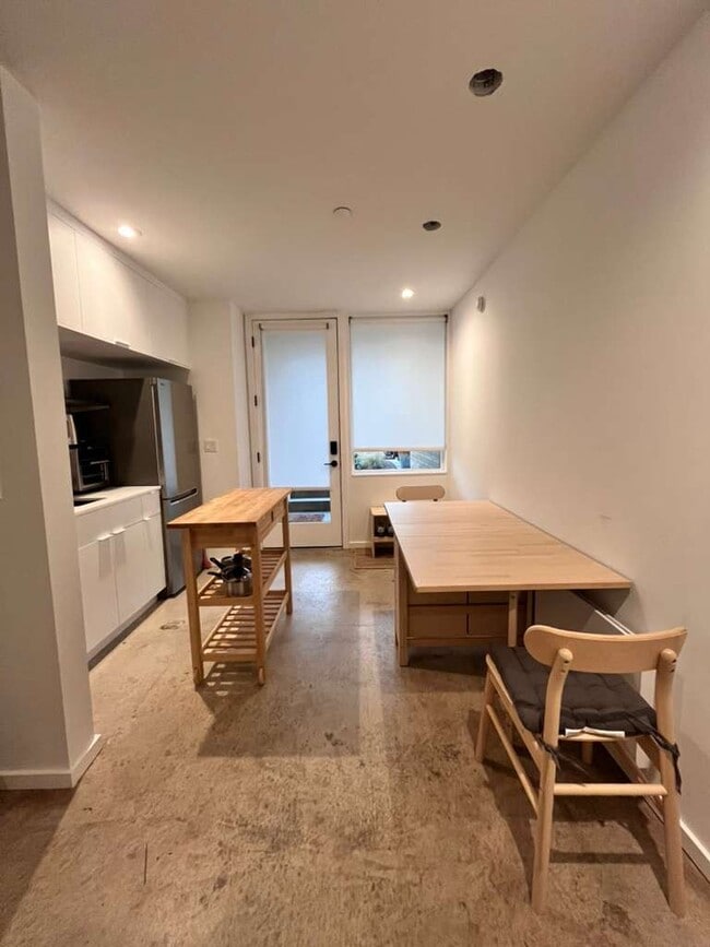 Building Photo - 2950 Fairview Ave E