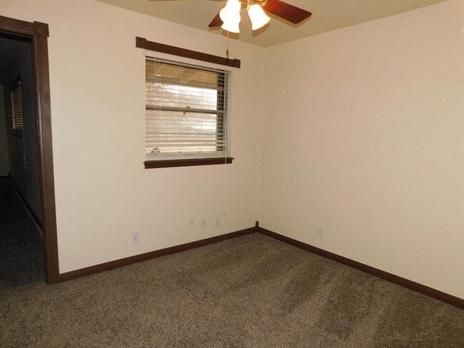 Building Photo - 4813 Woodview Dr
