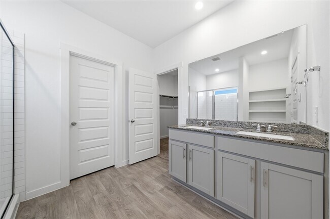 Building Photo - 31638 Featherstone Trl