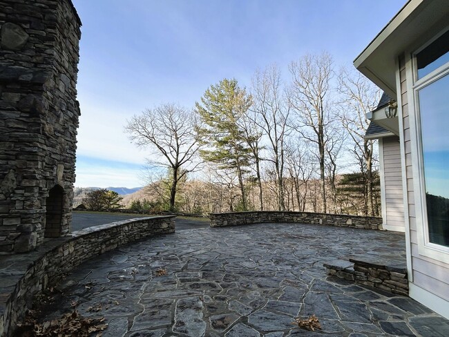 Building Photo - Gorgeous House with Beautiful Views