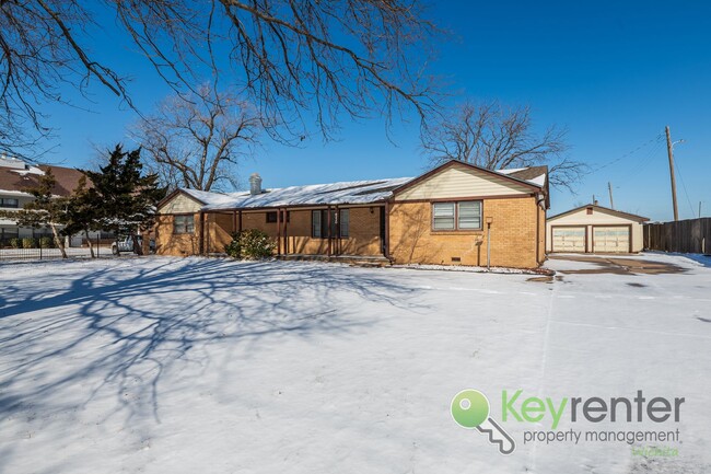 Primary Photo - 4 Bedroom 2 Bath - Quiet and Peaceful with...