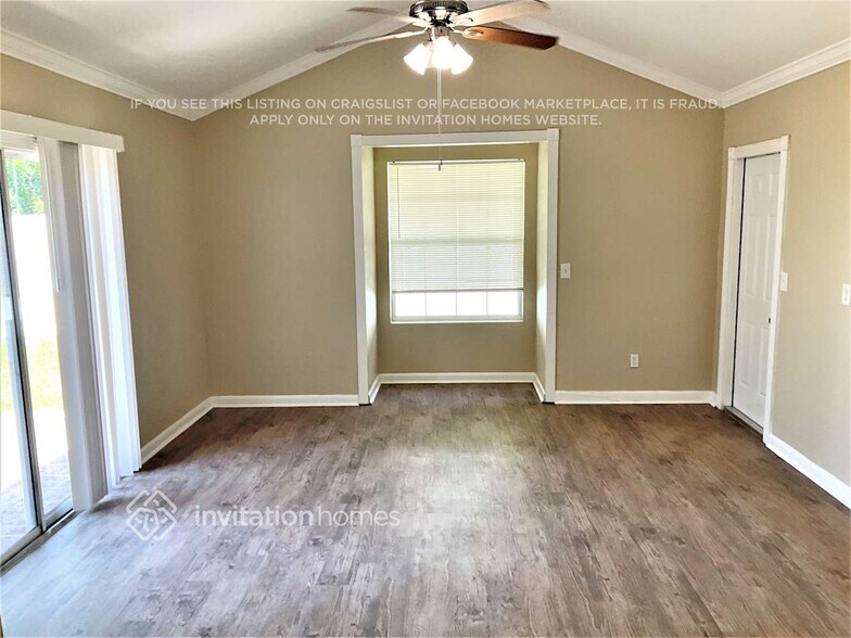 Building Photo - 1725 Pine Tree Dr