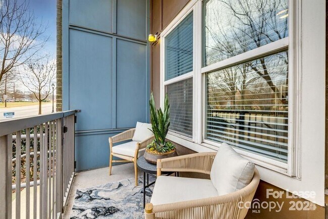 Building Photo - 205 S Kings Dr