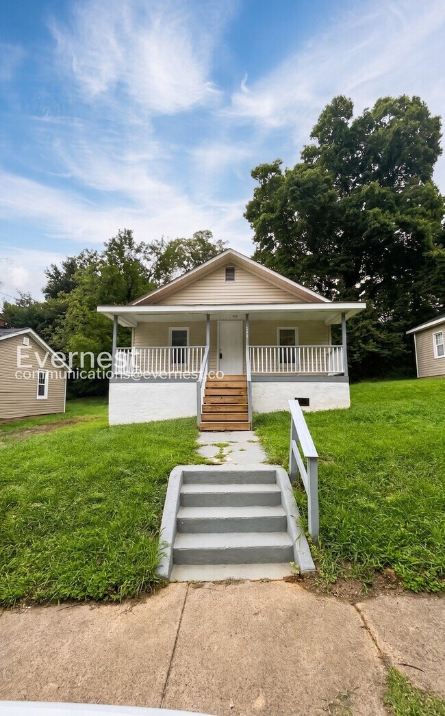 Building Photo - 3 Bed, 1 Bath Home in Winston-Salem / Vouchers Accepted / Available Now!
