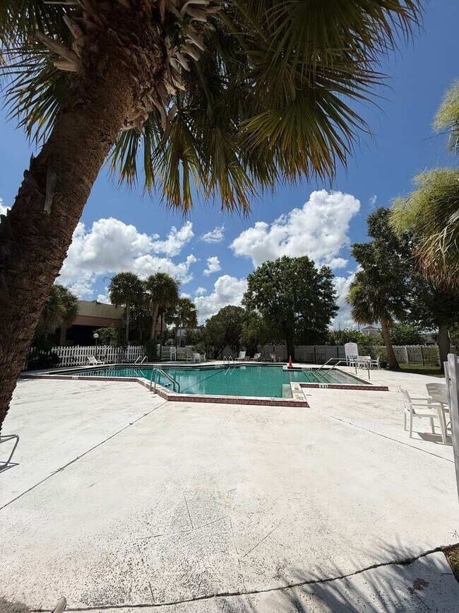 Building Photo - 7900 S Orange Blossom Trl