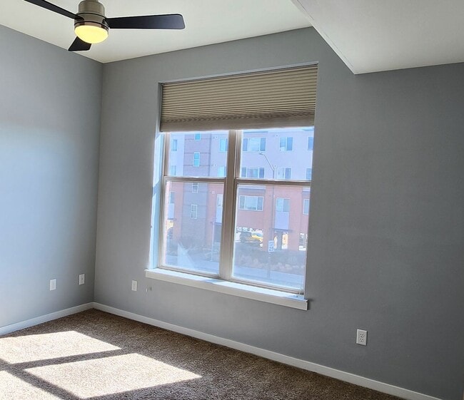 Building Photo - Modern 2 Bed/2 Bath Condo in Vibrant Fort ...