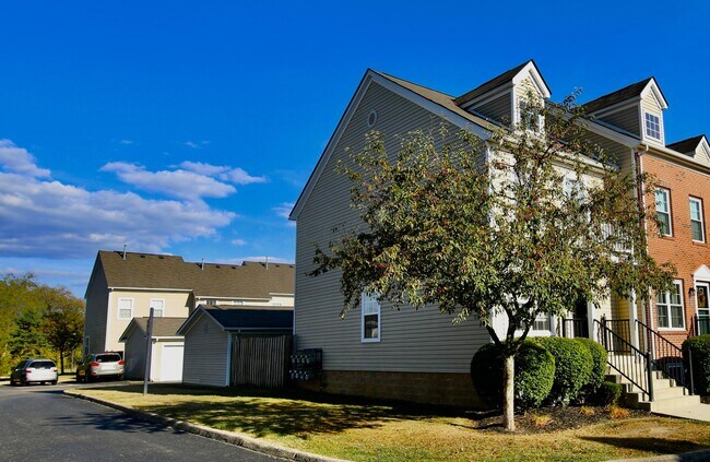 Building Photo - 8330 Bruntsfield Rd
