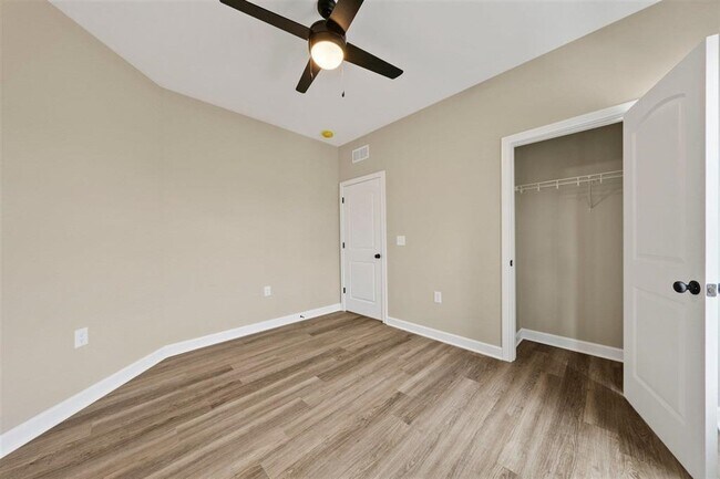 Building Photo - 903 Plano Rd