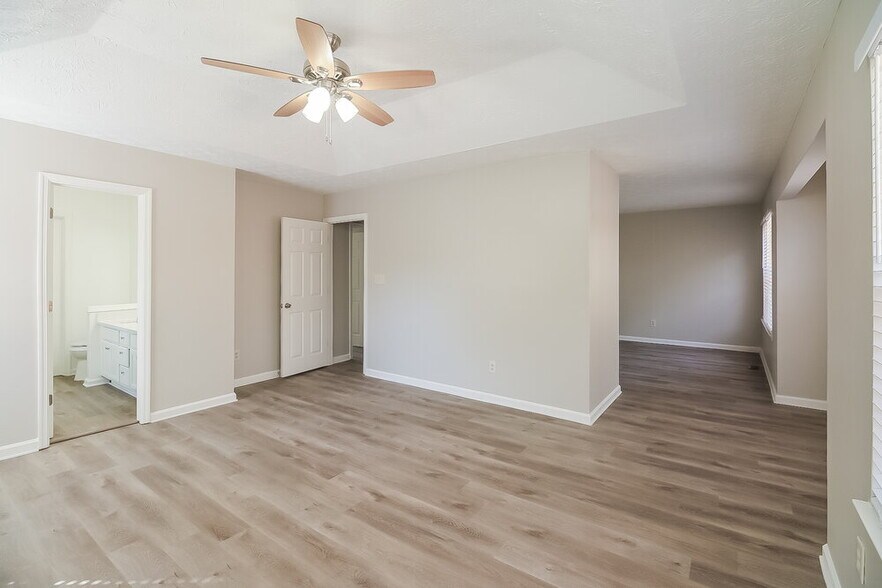 Building Photo - 3453 Columbia Pkwy