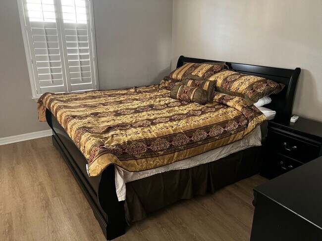 Building Photo - 6 Bedroom Single Family Home in Apollo Beach