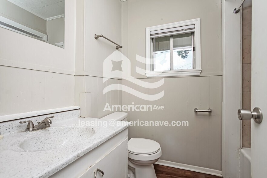 Building Photo - 310 Virginia St