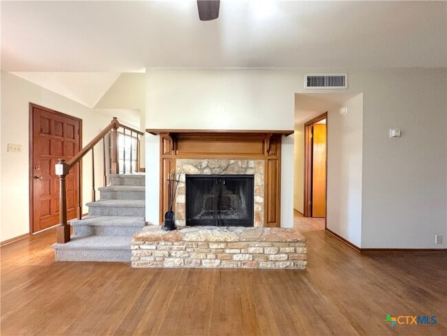 Building Photo - 850 Riviera Dr