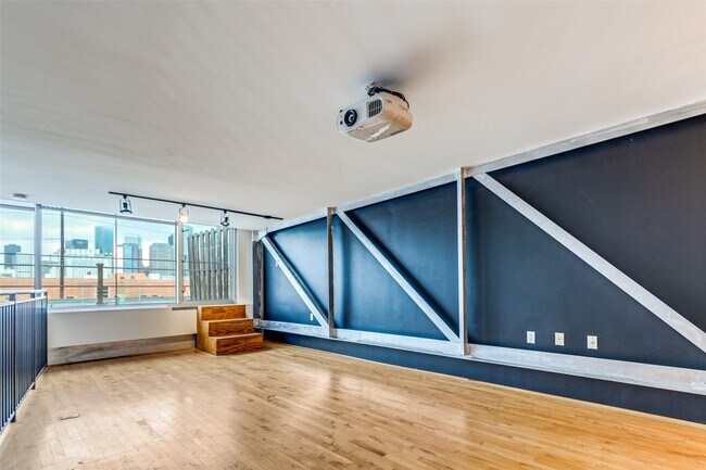 Building Photo - 1312 Live Oak St