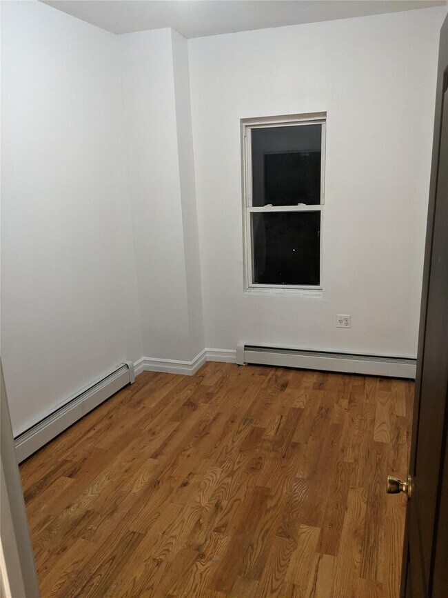 Building Photo - 1351 Putnam Ave
