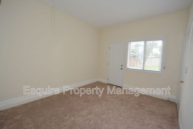 Building Photo - 1906 Kensington Ln