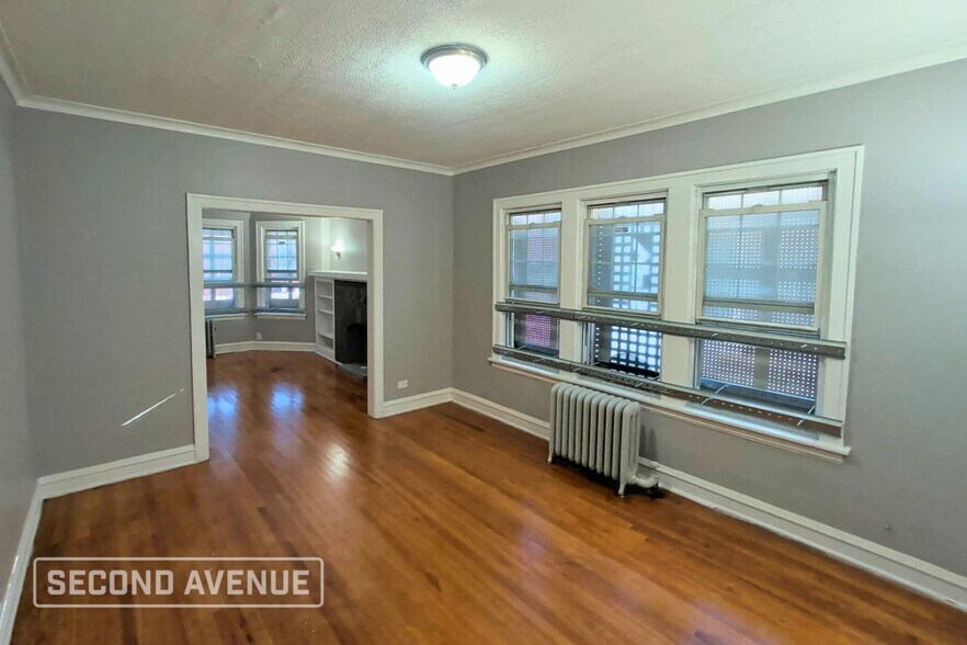 Building Photo - 7114 S Claremont Ave