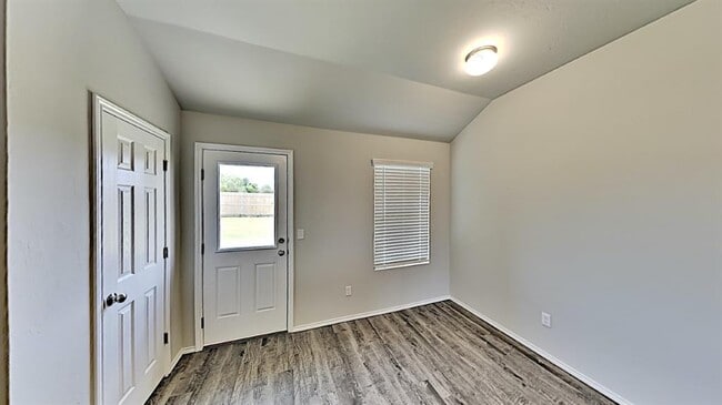 Building Photo - 309 Blue Dr