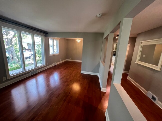 Building Photo - 9240 S 87th Ct