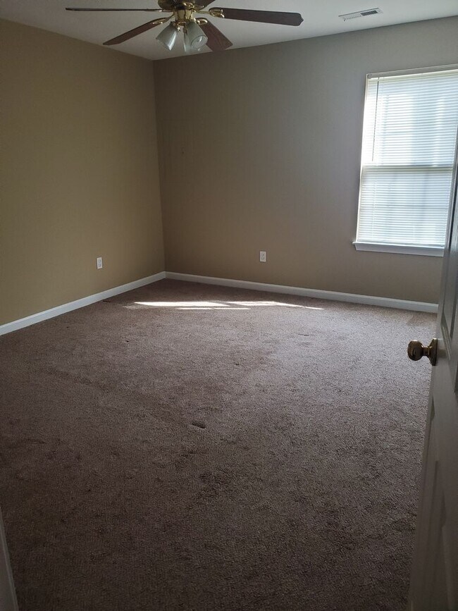 Building Photo - 114-116-116 Antelope Dr