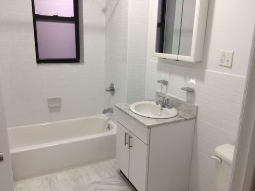 Building Photo - 139 W 55th St
