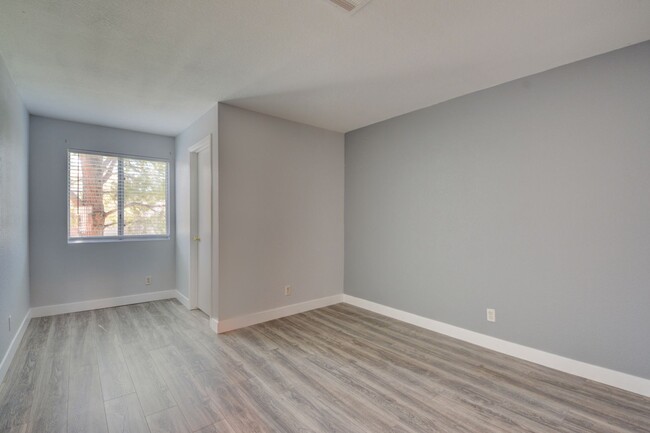 Building Photo - SUNSET BAY CONDO Two bed/ Two bath condo l...