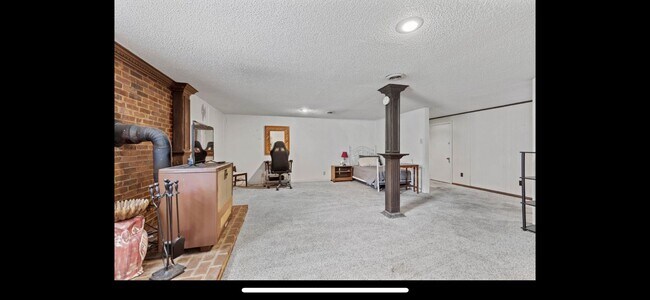 Building Photo - 1820 Whispering Hills Trl
