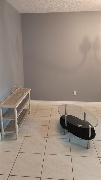 Building Photo - 2525 W Bay Dr