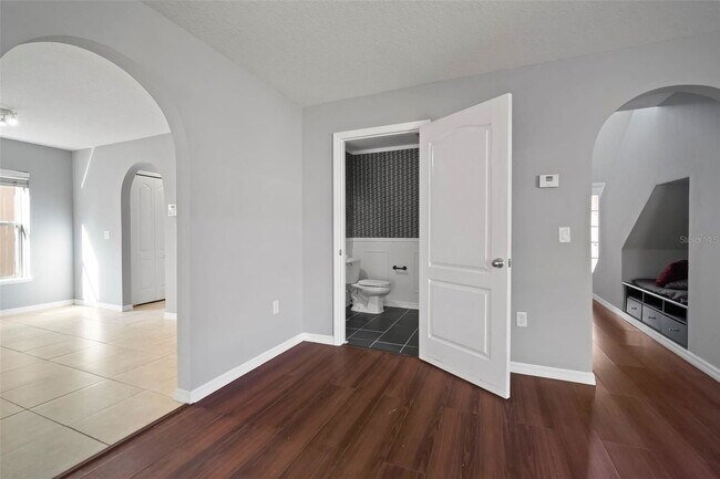 Building Photo - 1303 Alhambra Crest Dr