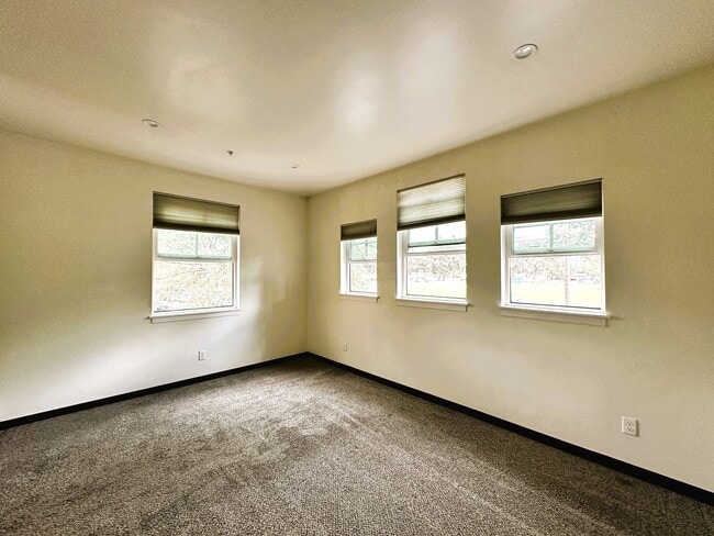 Building Photo - 350 Ridgway Ave., Santa Rosa, Ca. (3-Bedro...