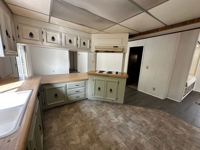Building Photo - Quiet 3 bedroom in Umpqua