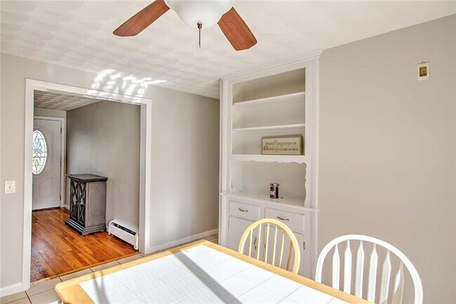 Building Photo - 138 Youngs Ave