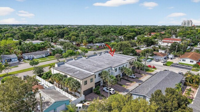 Building Photo - 1402 SW 4th Ave