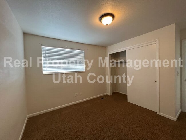 Building Photo - Orem Duplex great location