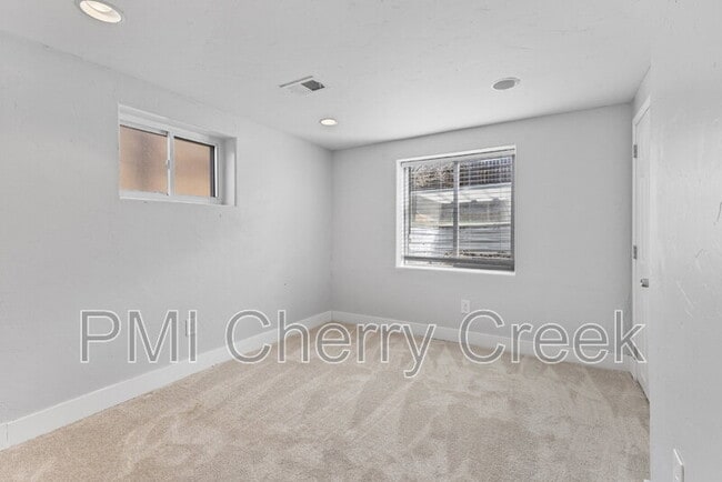 Building Photo - 1010 Newton St