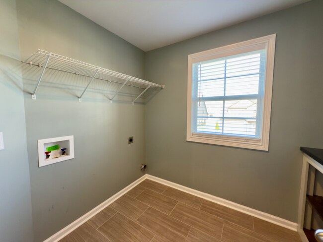 Building Photo - 1325 Millet Dr