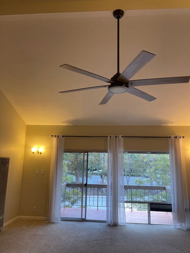 Building Photo - Spacious, open loft-style one bedroom with...